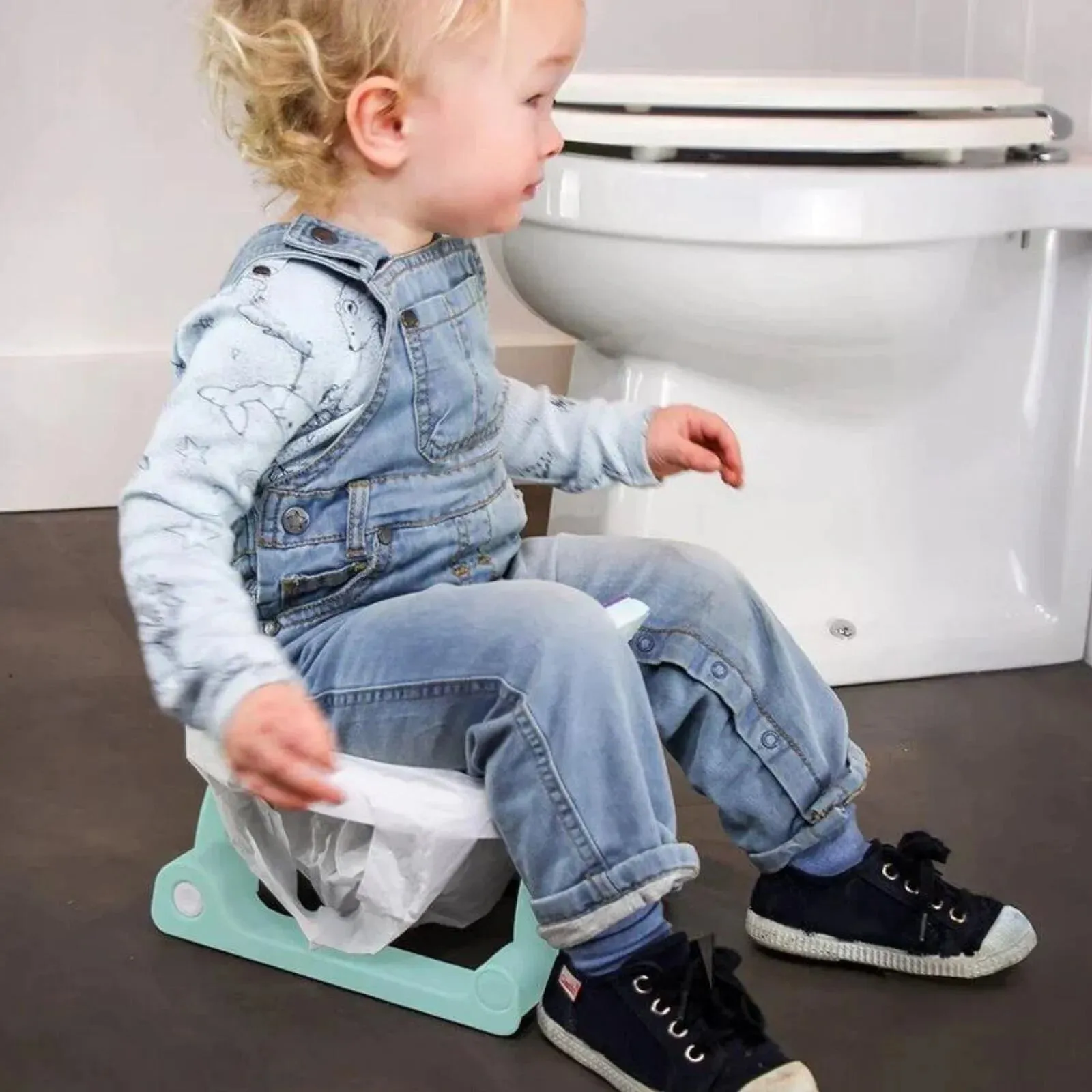 Pottiagogo Portable Folding Potty - Eggshell Blue